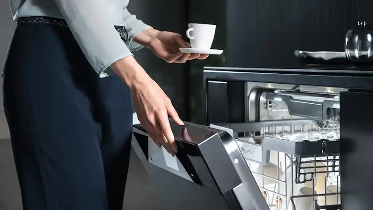 Zatv&aacute;ranie dvierok um&yacute;vačky Miele G 7260 SCVi