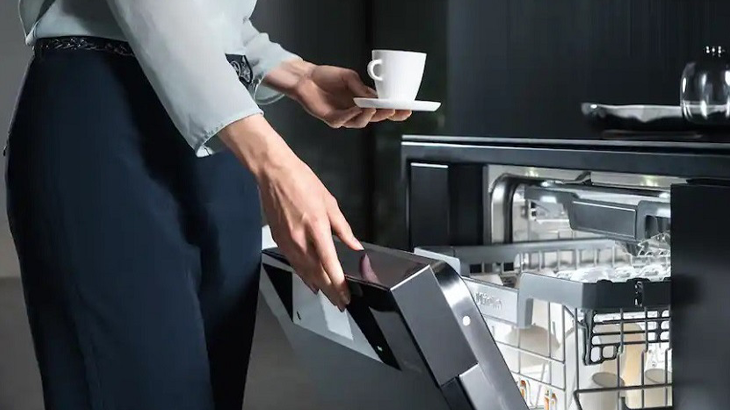 Zatv&aacute;ranie dvierok um&yacute;vačky Miele G 7265 SCVi XXL