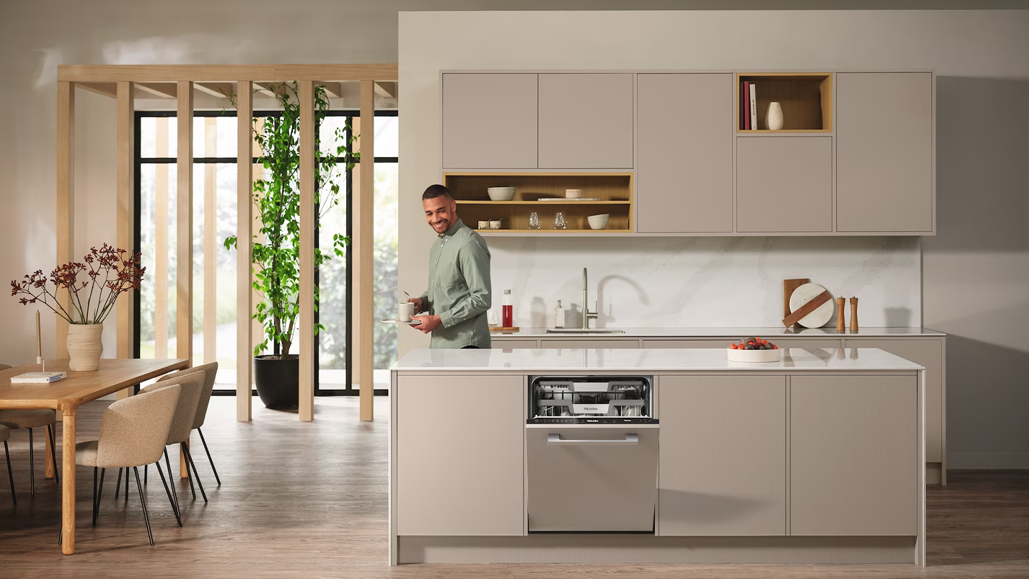 Um&yacute;vačka Miele G 7658 SCVi XXL in&scaron;talovan&aacute; v kuchyni