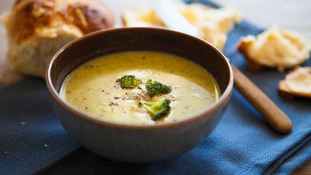 Krémová polévka v misce_02