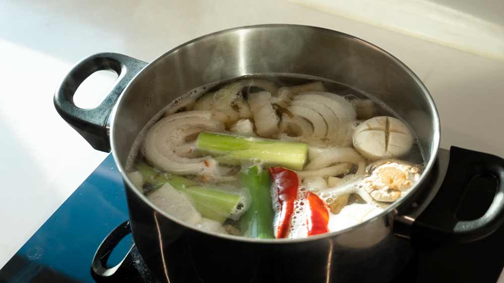 Hrniec s vodou a zeleninou_03