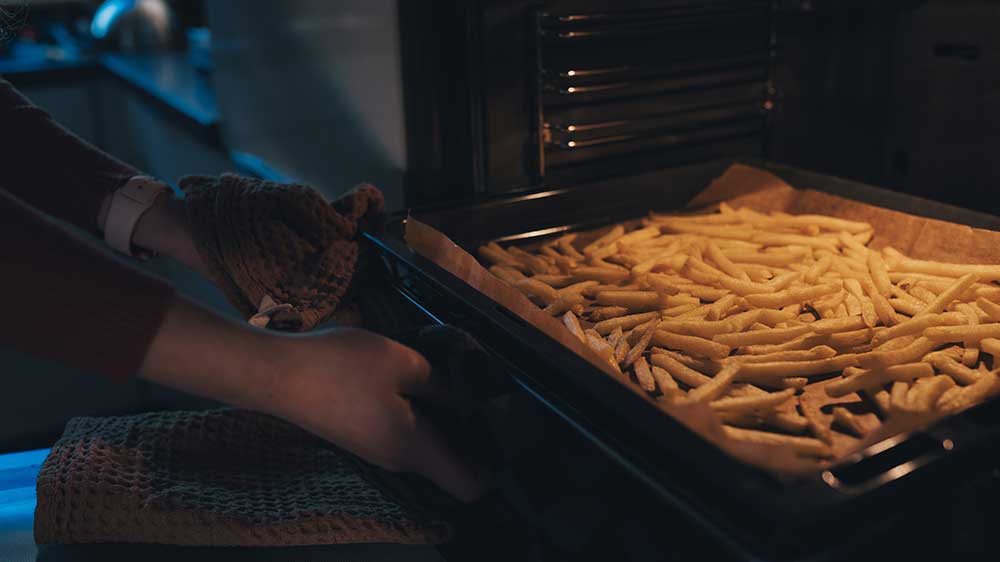 Pečení hranolků v troubě_03