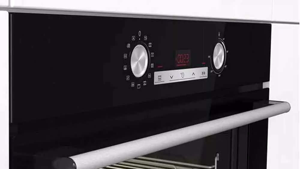 Ovládací panel u vestavné trouby Mora VTCS 556 BXB_02