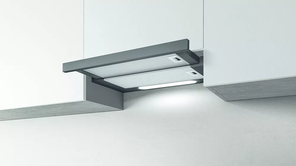 Mont&aacute;ž v&yacute;suvn&eacute;ho odsavače par Philco Apia 60 TB_03