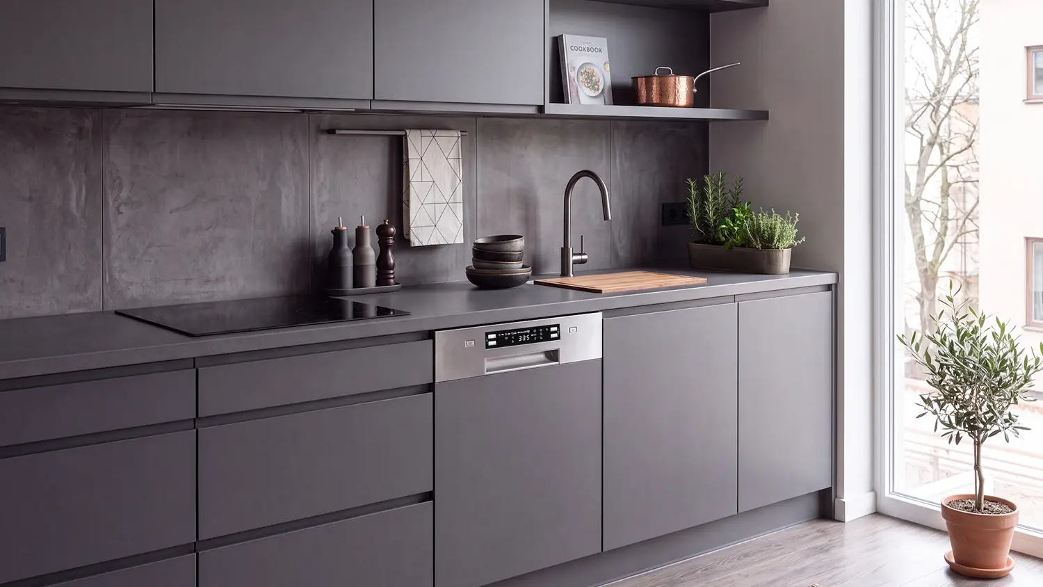 Vestavná myčka Philco PD 1467 v moderní kuchyni