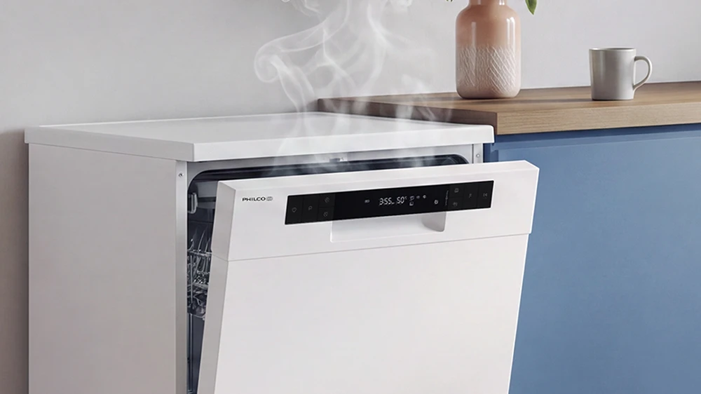 Myčka Philco PDI 1467 BOW se automaticky pootevřela po&nbsp;domyt&iacute; n&aacute;dob&iacute; d&iacute;ky funkci iOpen.