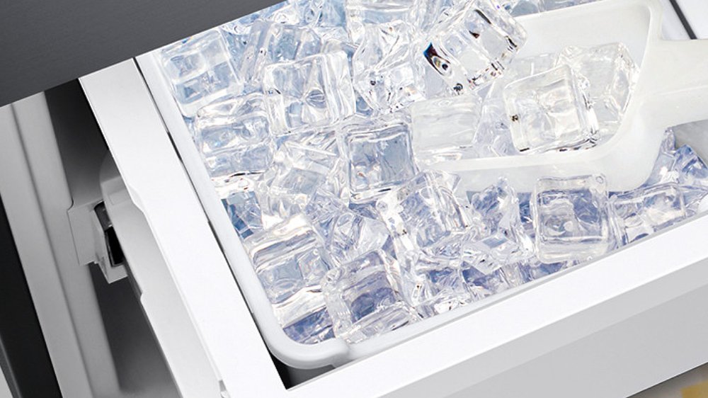 Chladnička Samsung RF50A5202B1/EO – ledové osvěžení, prosím!