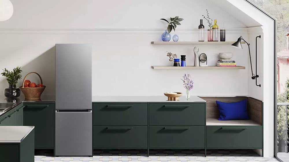 Kombinovaná chladnička Samsung RB34C603CS9/EF v interiéru_02