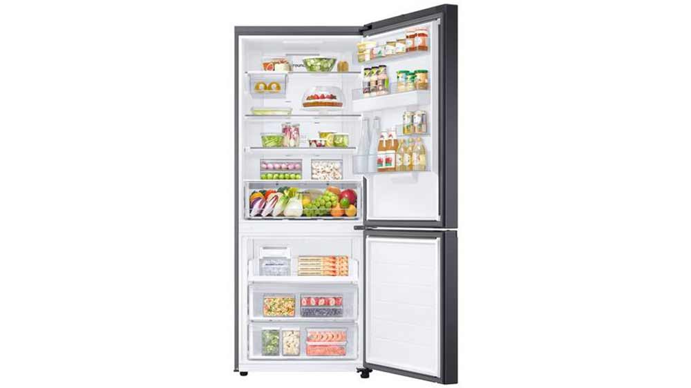 Vnútorný priestor kombinovanej chladničky Samsung RB50DG632EB1EO_02