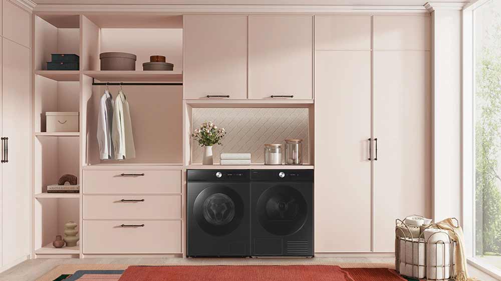 Sušička bielizne Samsung DV90DB7845GBU4 inštalovaná v kúpeľni_03