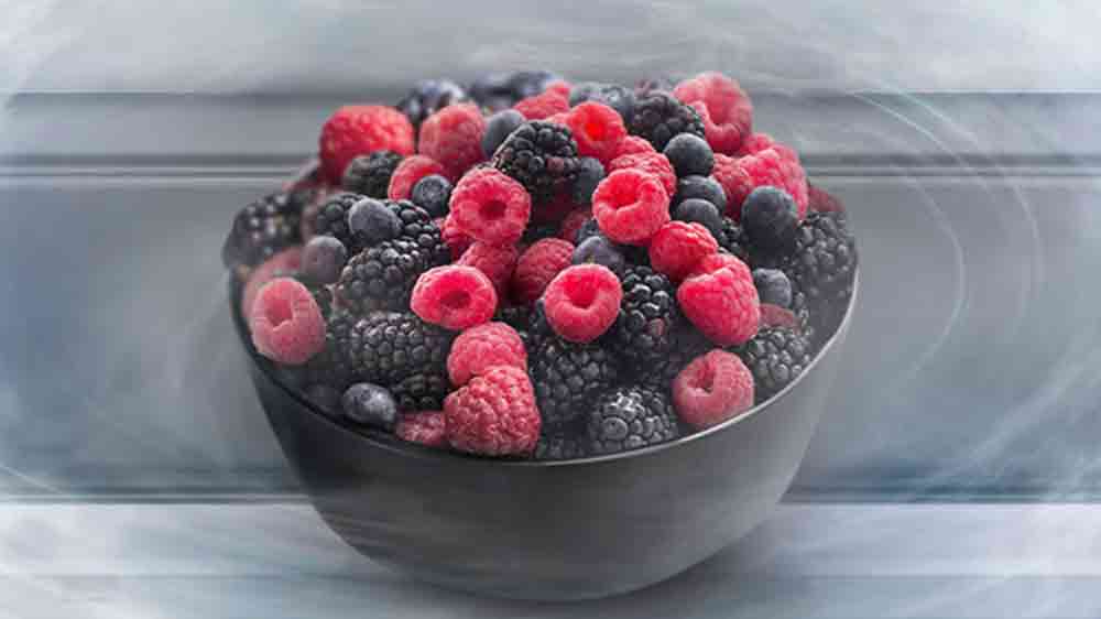 Zmrazené ovocie v miske_04