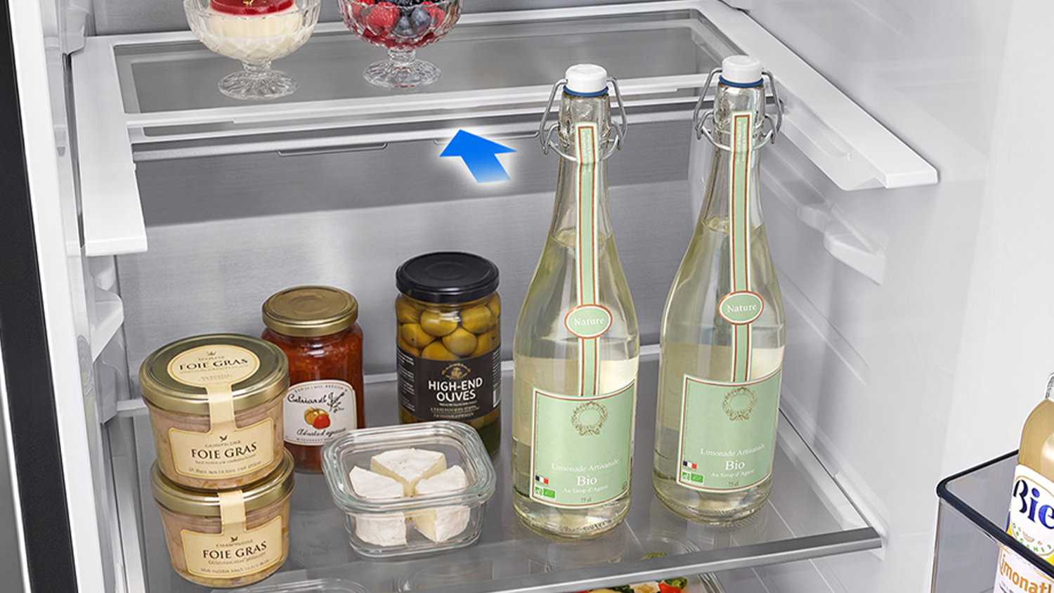 Fotka s detailem na posuvnou polici Slide-in-Shelf