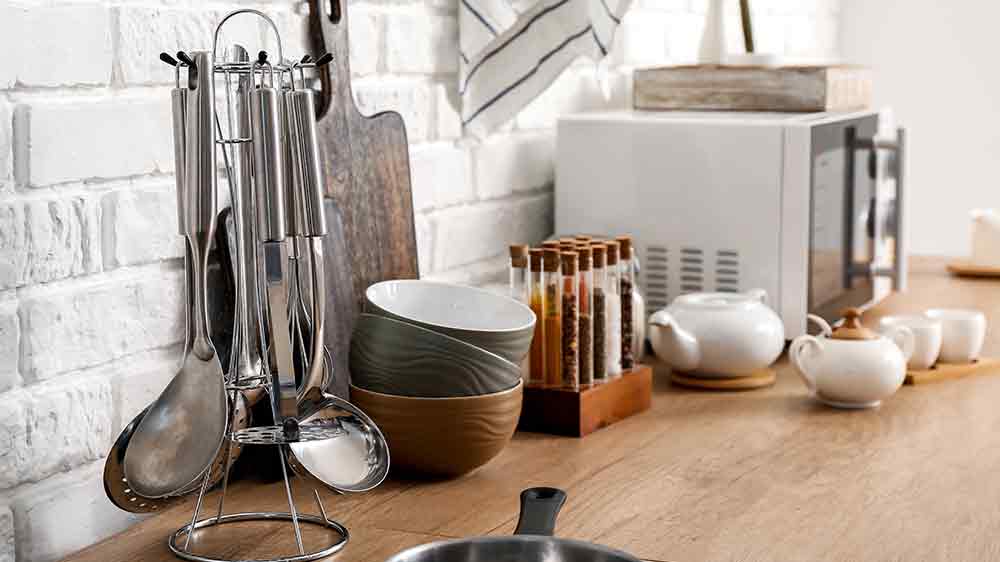 Mikrovlnn&aacute; trouba na kuchyňsk&eacute; lince_03