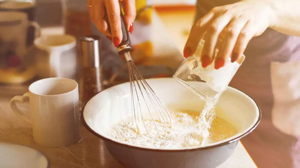 Míchání ingrediencí v míse_02