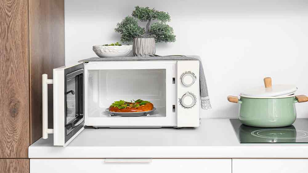 Mikrovlnn&aacute; trouba na kuchyňsk&eacute; lince_02