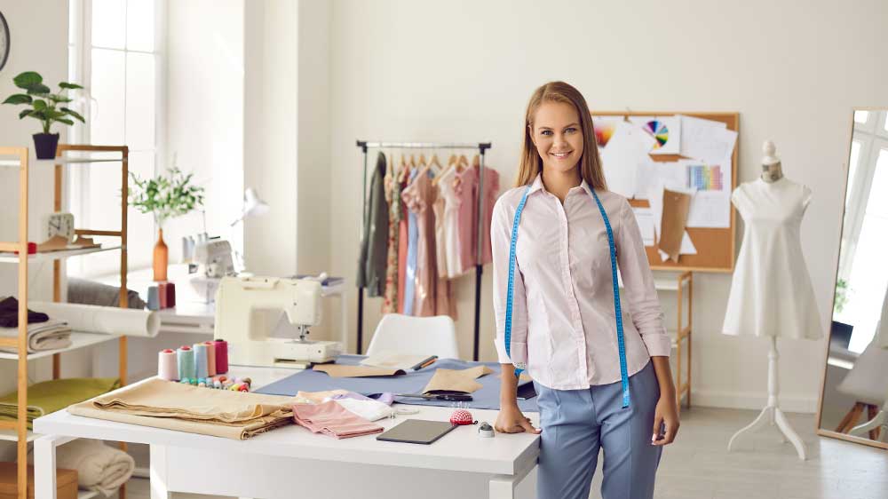 Žena v &scaron;ic&iacute; d&iacute;lně_03