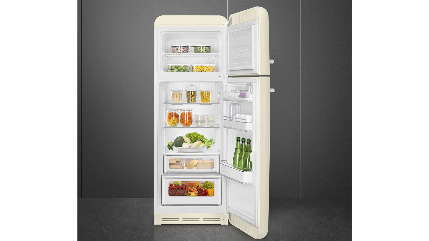 Kombinovan&aacute; chladnička Smeg FAB30RCR6 otvoren&aacute; pln&aacute;