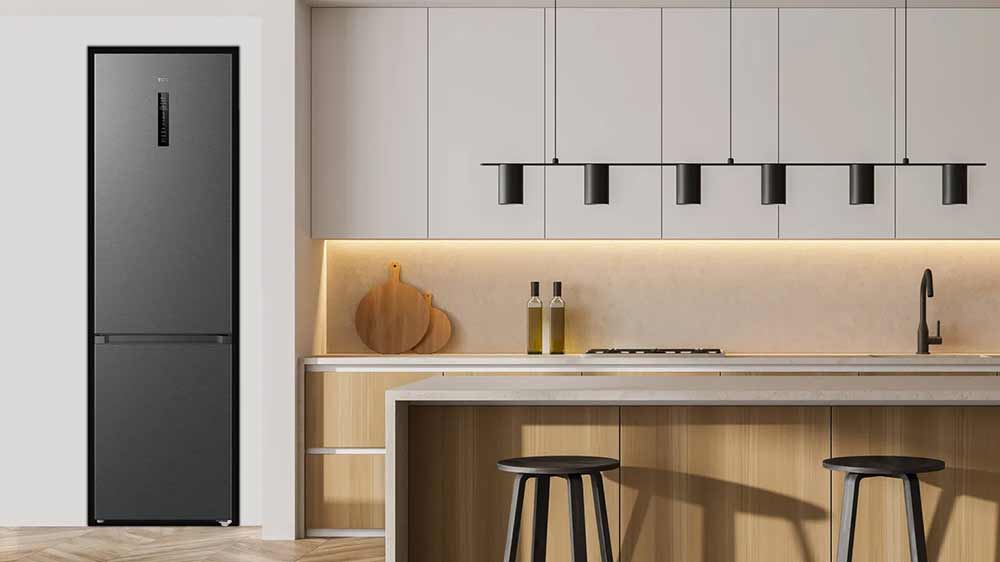 Kombinovaná lednice TCL RP382BXD0 v interiéru_02