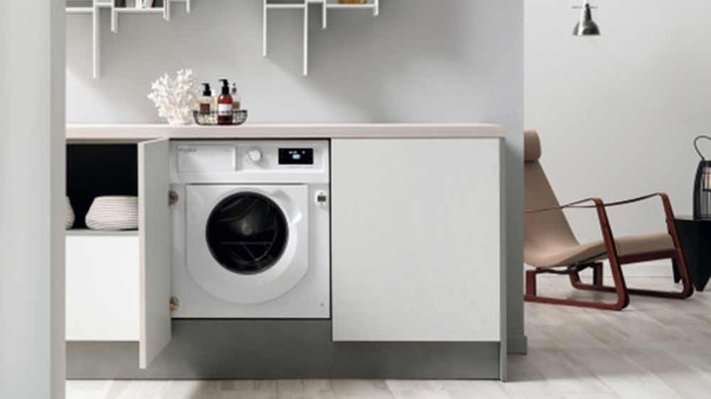 Vestavn&aacute; pračka Whirlpool BI WMWG 71483W EU N v interi&eacute;ru_03