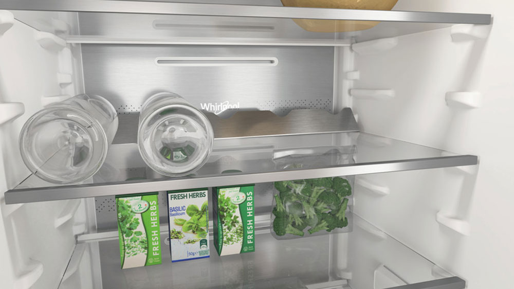 Vnitřní prostor chladničky kombi vestavné Whirlpool WHC 20T352_04