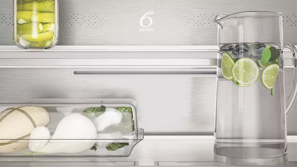 Chladnička kombi vestavn&aacute; Whirlpool WH SP 70 T122 technologie 6. smysl_02