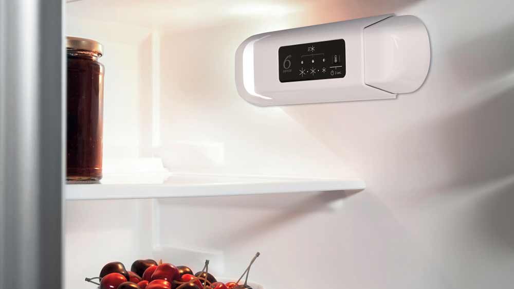 Ovládání kombinované chladničky Whirlpool ART3802_04