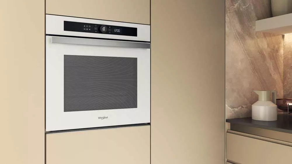 Vestavná trouba Whirlpool WOI4S8CM1SWA v interiéru_02
