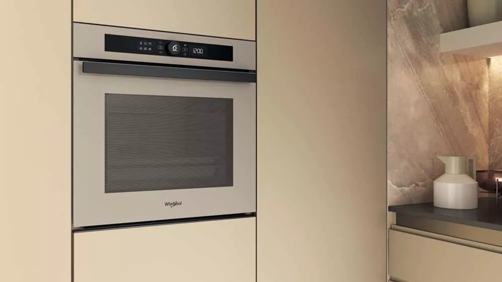 Vestavná trouba Whirlpool WOI4S8CM1SEA v interiéru_02