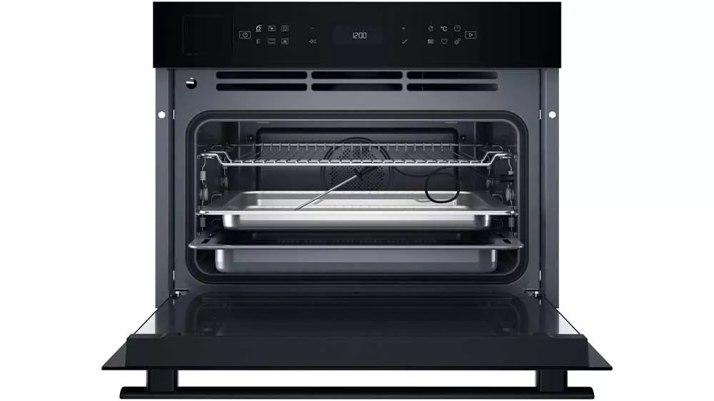 Vnitřní prostor vestavné trouby Whirlpool WCS6A9PHTSBA včetně masové sondy_04