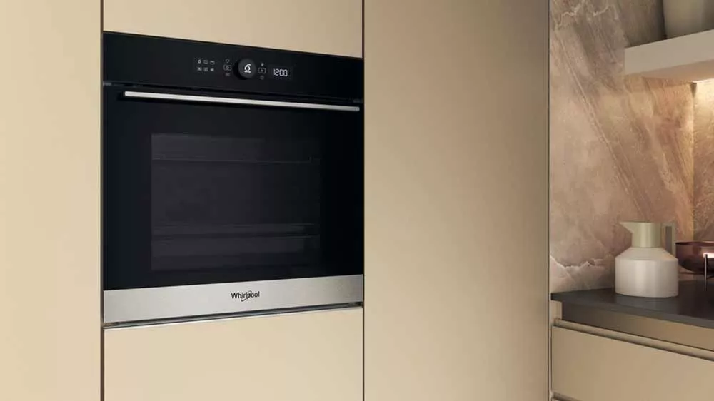 Vestavná trouba Whirlpool WOI5S8PM1SXA jako součást kuchyňské linky_02