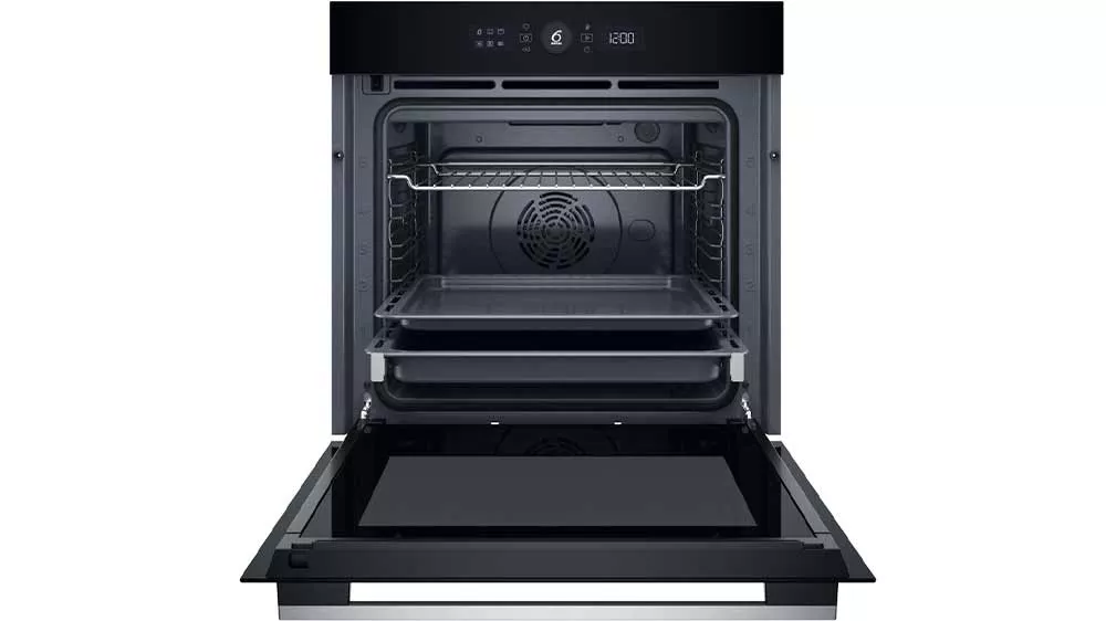 Vnitřní prostor vestavné trouby Whirlpool WOI5S8PM1SXA_04
