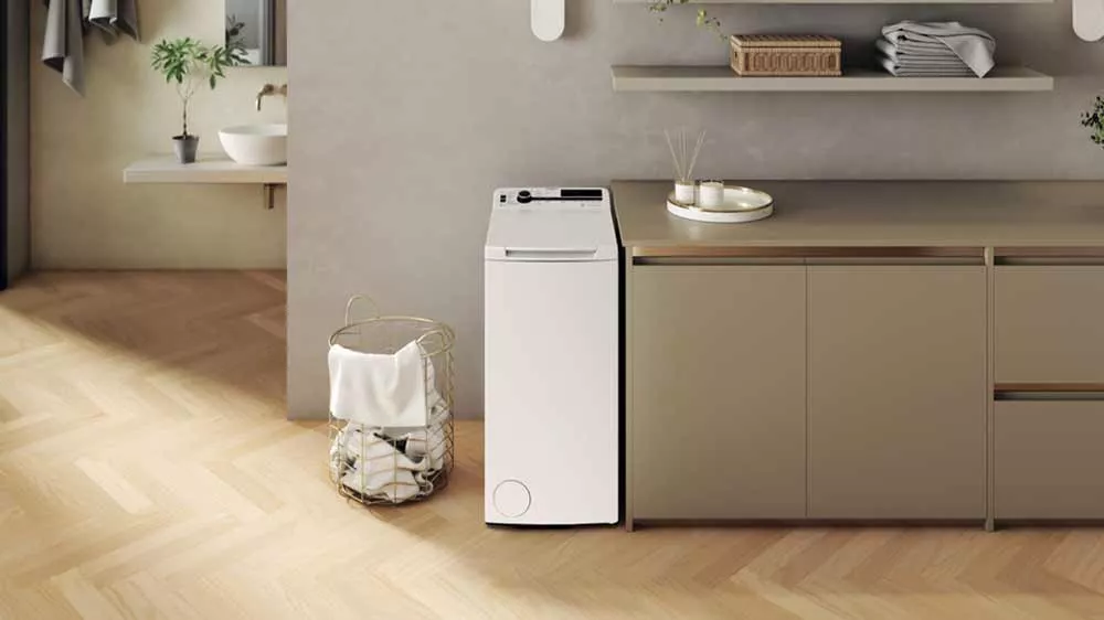 Pračka s vrchním plněním Whirlpool TDLRB 6261BS CS/N v interiéru_02