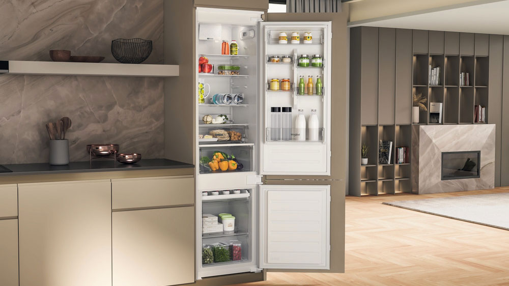 Otvorená vstavaná kombinovaná chladnička Whirlpool WHC20D011B2_02