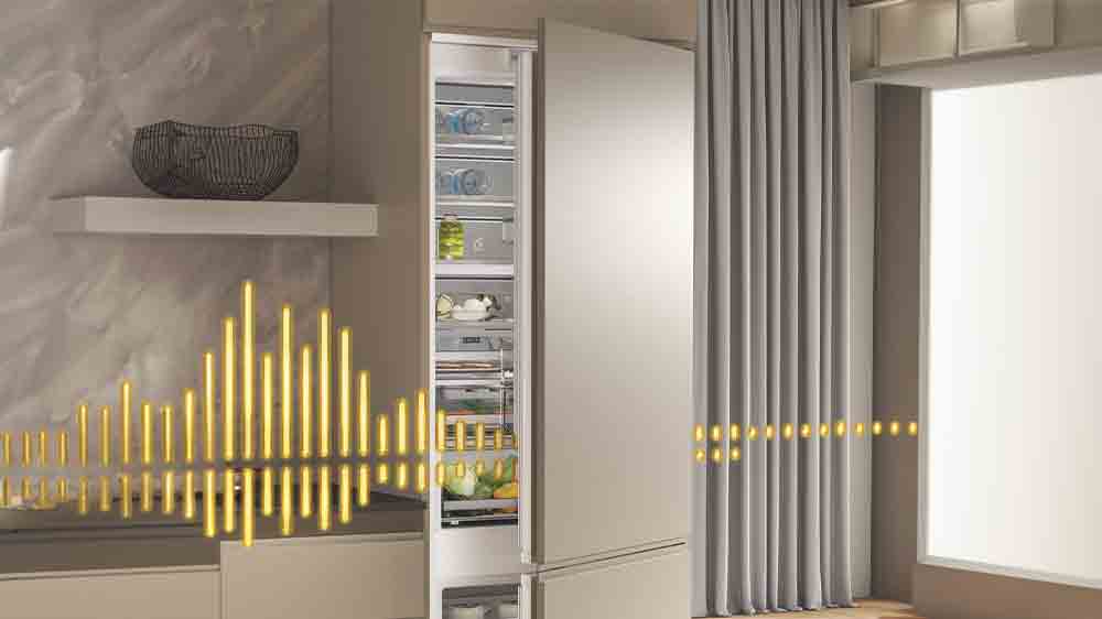 Tich&yacute; chod kombinovanej chladničky Whirlpool