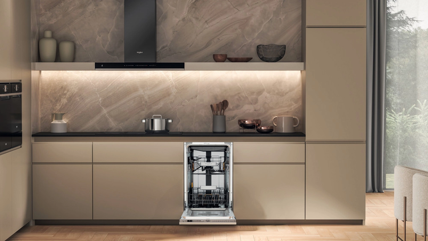 Umývačka Whirlpool WH6IA10BS7L0 v interiéri