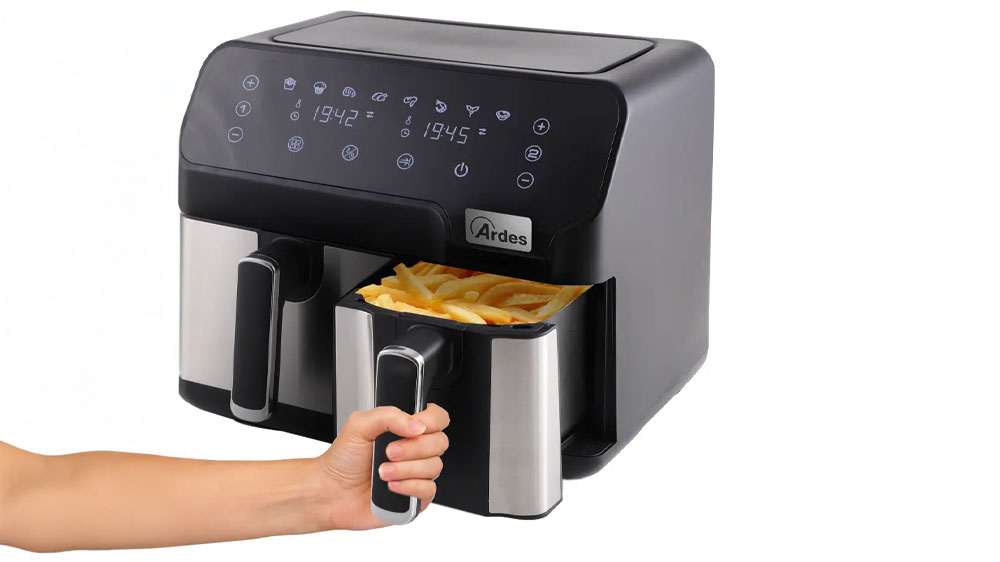 Horkovzdušná fritéza Ardes A03D připravující hranolky_02