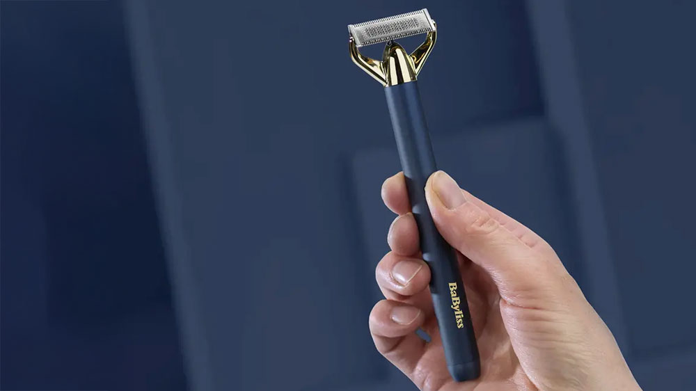 Ruka drží zastrihávač fúzov Babyliss OT992E Super-X_02