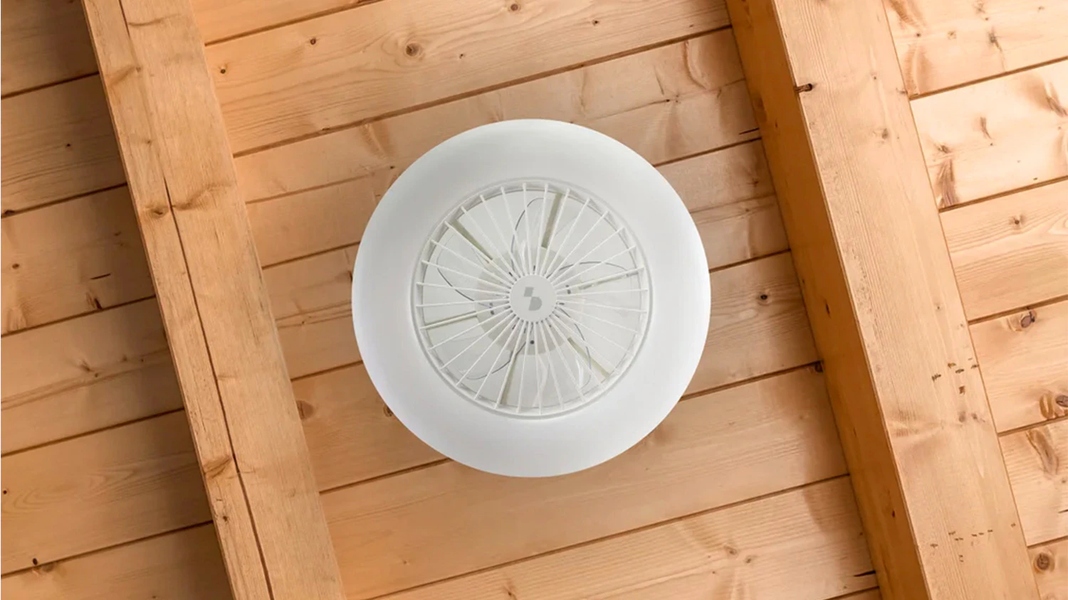 Stropn&iacute; ventil&aacute;tor Beper P206VEN640 na stropě
