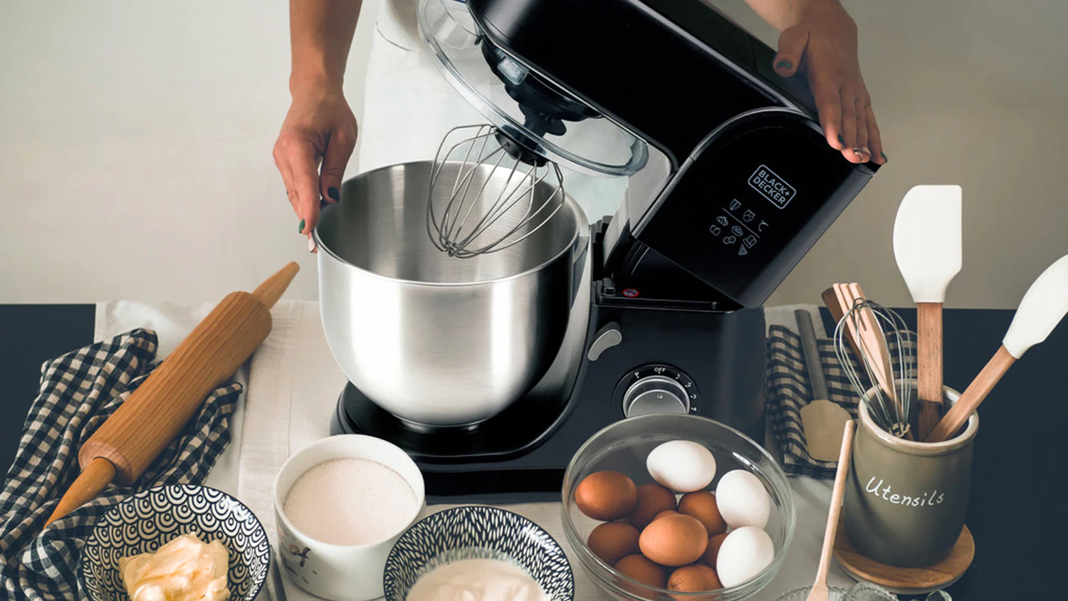 Pečení s kuchyňským robotem Black+Decker BXKM1001E