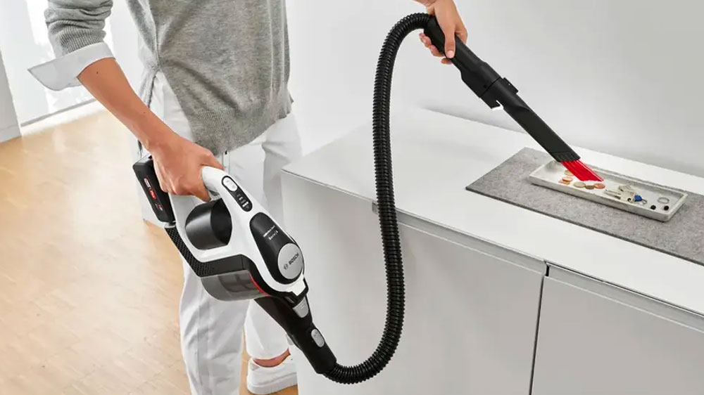 Hadice Bosch BHZUFEHN připojená na ruční vysavač_03