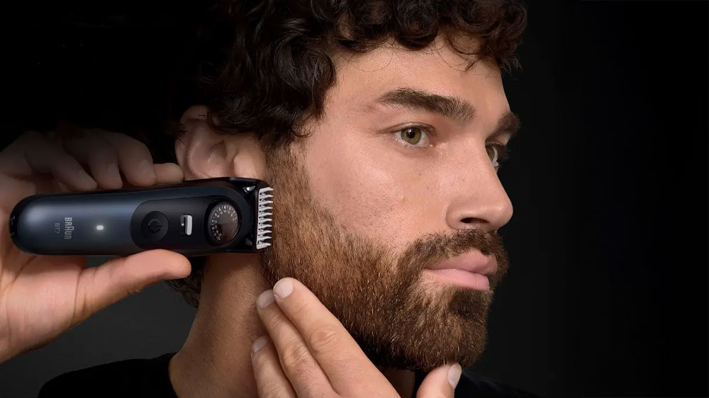 Muž upravený zastřihovačem Braun Series 7 BT7540_03