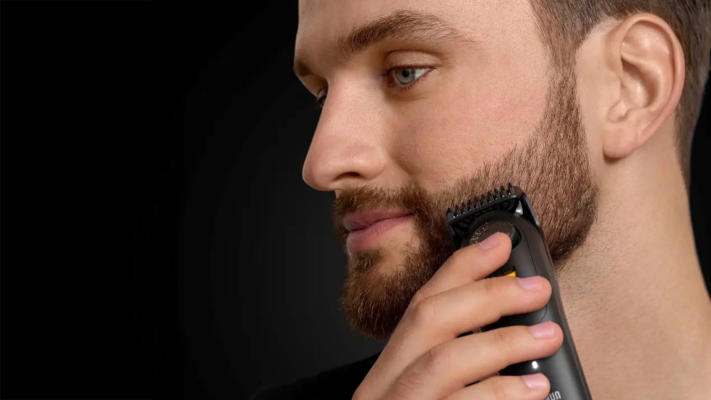 Muž upravený zastrihávačom Braun Series 5 BT5560_03