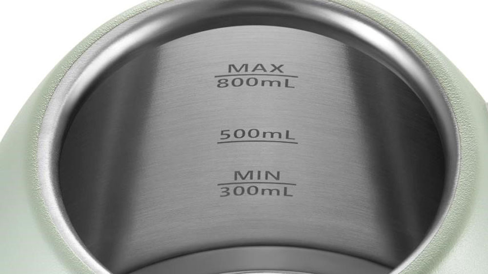 Vnútorný priestor rýchlovarnej kanvice Buydeem K821 s ryskou_02