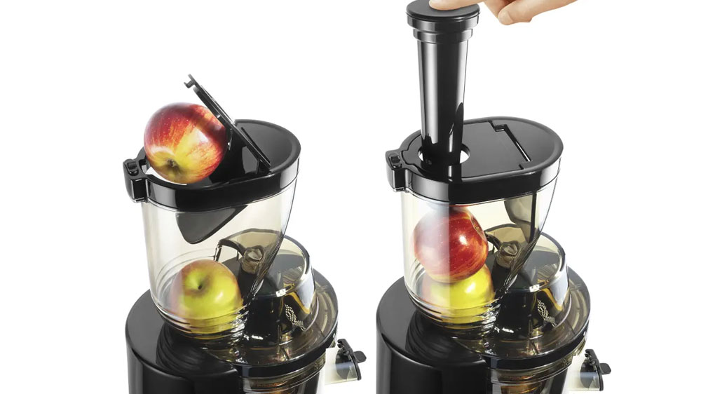 Vkladanie ovocia do odšťavovača Catler_02