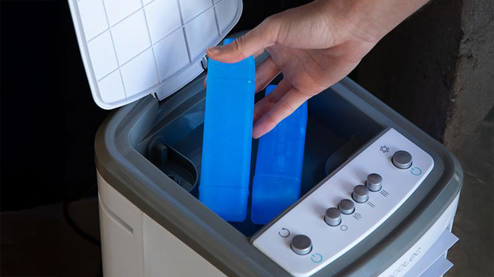 Ovládací panel a chladiace náplne ochladzovača vzduchu Cecotec EnergySilence 3500 Cool Compact_03