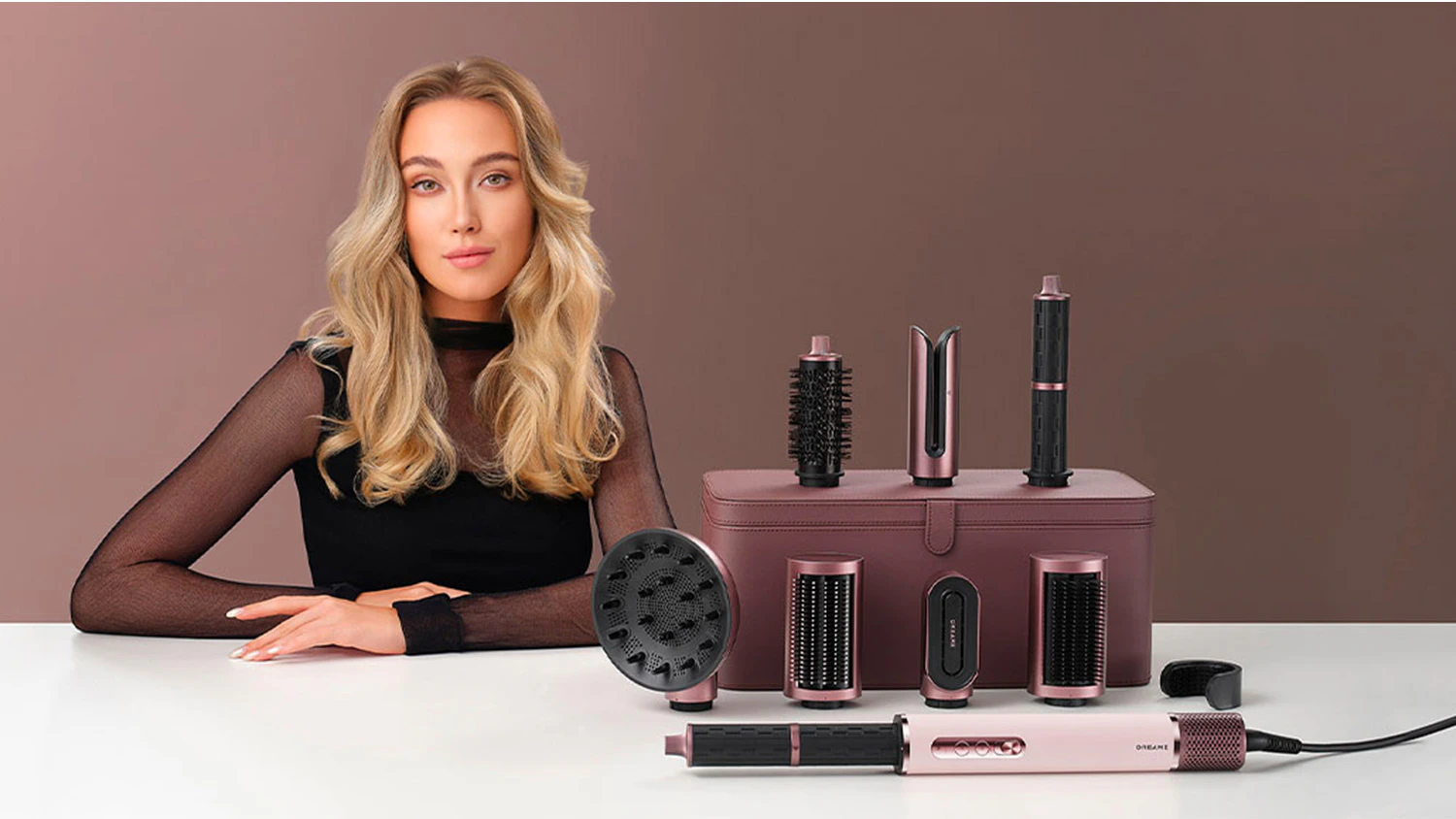 Žena a multistyler Dreame AirStyle Pro HI Rose Pink