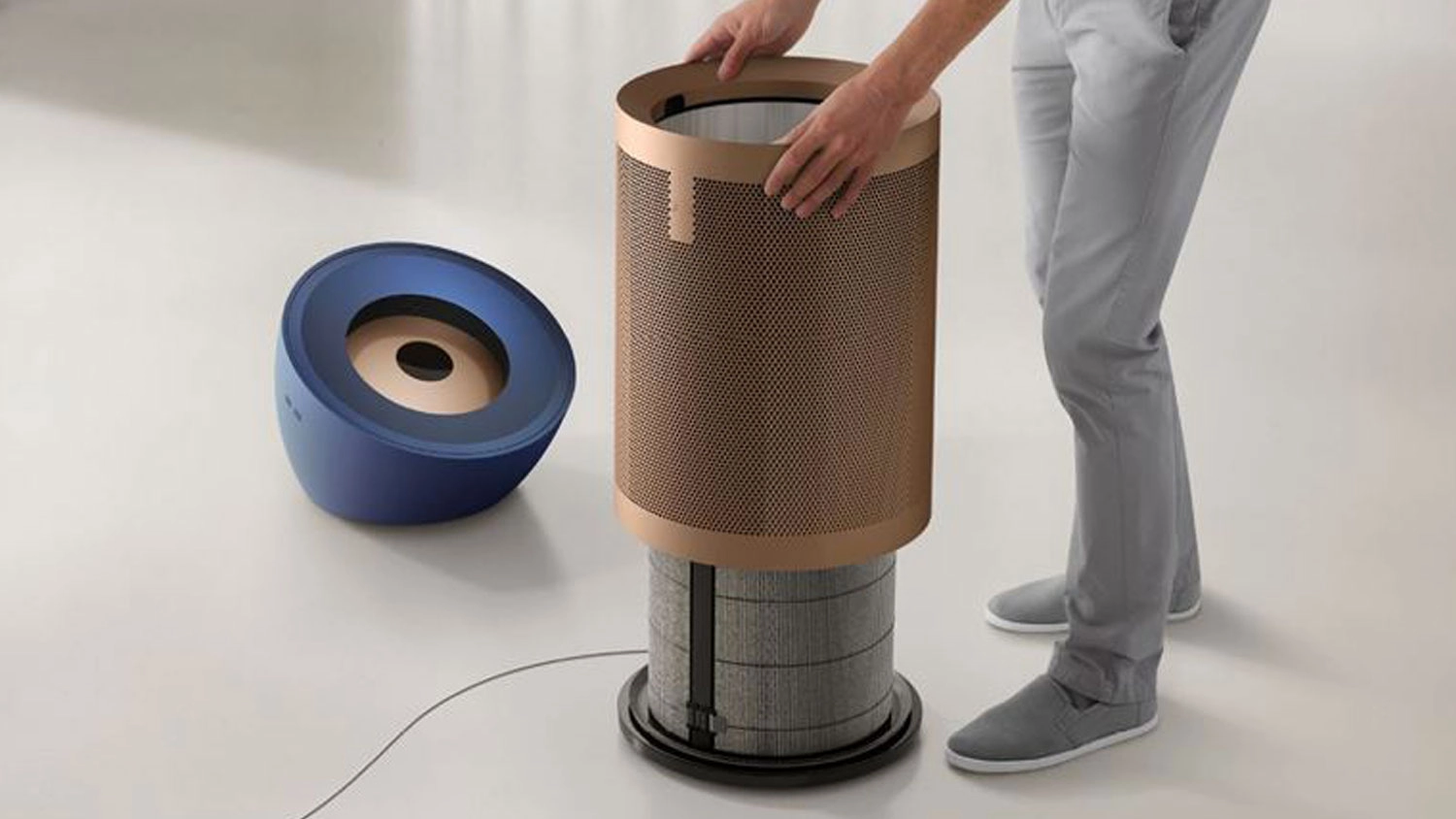 Manipulácia s filtrami čističky vzduchu Dyson