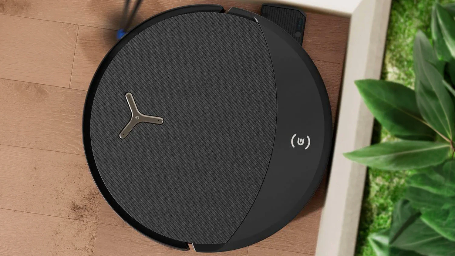 Pohled shora na robotick&yacute; vysavač Ecovacs Deebot T90 PRO Omni čern&yacute;