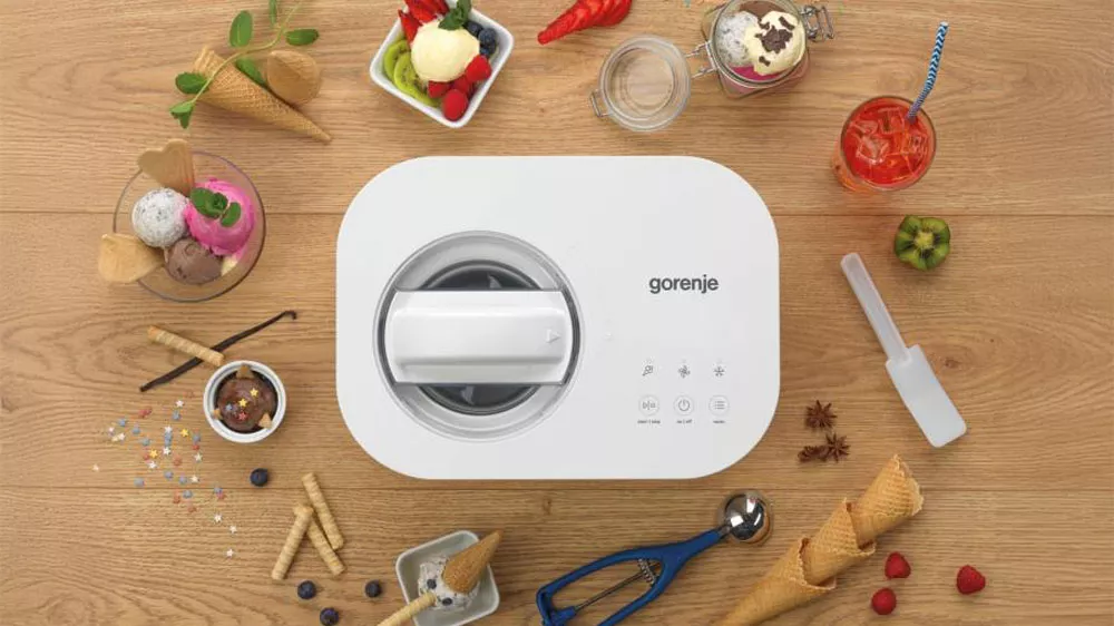 Výrobník zmrzliny Gorenje ICM10W na kuchyňské lince, pohled z vrchu_04