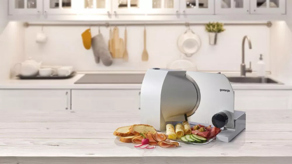 „Krájač potravín Gorenje R708A v kuchyni_04